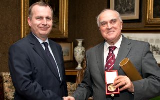 Prof. Pultr oceněn Medailí Josefa Hlávky