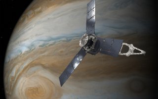 Blesky na Jupiteru pulzují jako výboje na Zemi