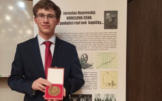NF Jaroslava Heyrovského ocenil středoškolský projekt řešený na Matfyzu