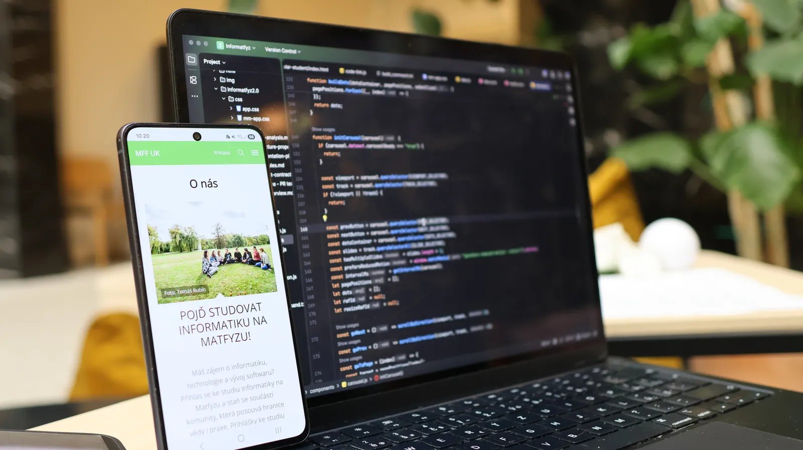 Ilustrační obrázek specializace – Webové a datově orientované programování