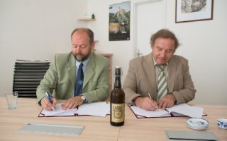 Matfyz podepsal smlouvu s ústavem pivovarnictví
