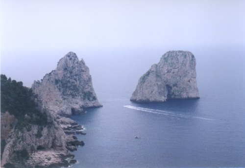 Skaliska kolem Capri